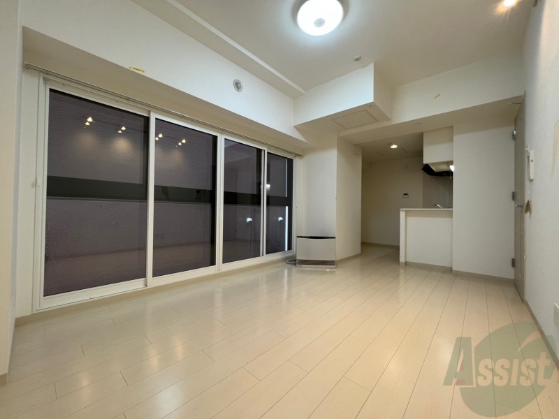 居室・リビング　リビングです。白を基調としていてお部屋全体が明るいですね！