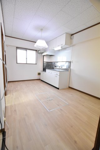 居室・リビング　別号室の画像です。ご参考下さい