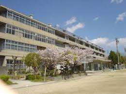 小学校　守口市立梶小学校（小学校）まで765m