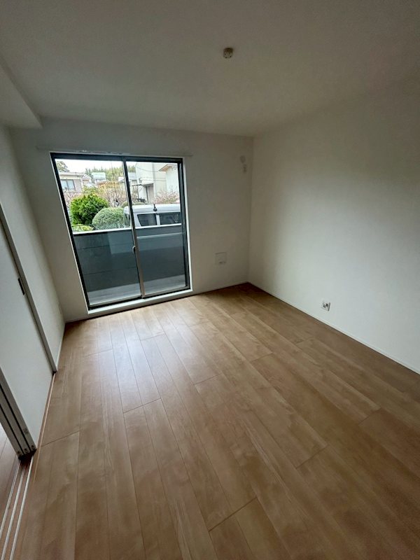 居室・リビング　窓があり日差しの入るお部屋です