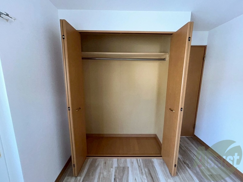 収納　寝室の収納です。部屋がすっきり片付きます。