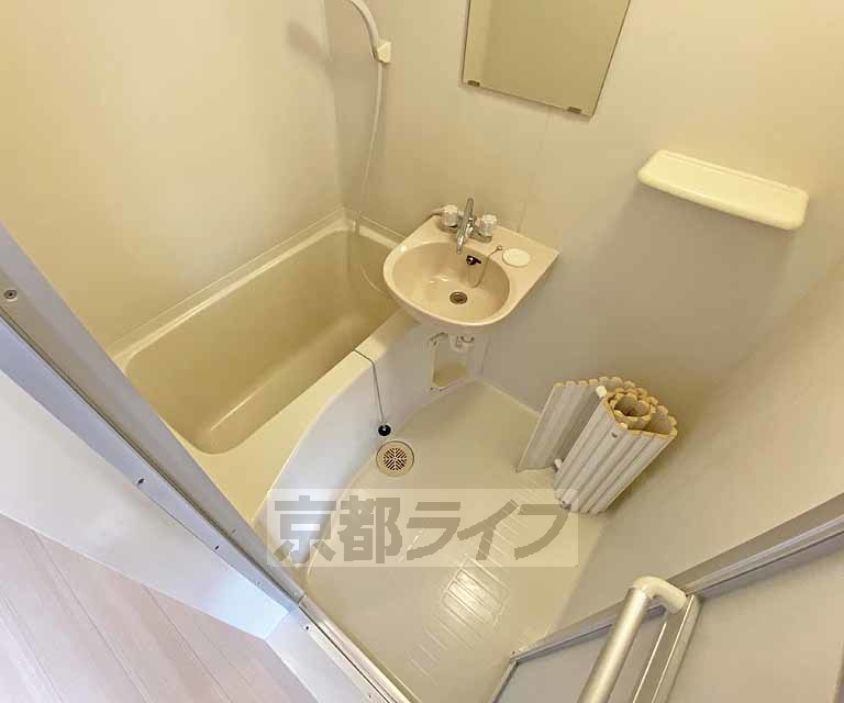 バス・シャワールーム　ゆったり浸かれるお風呂です。