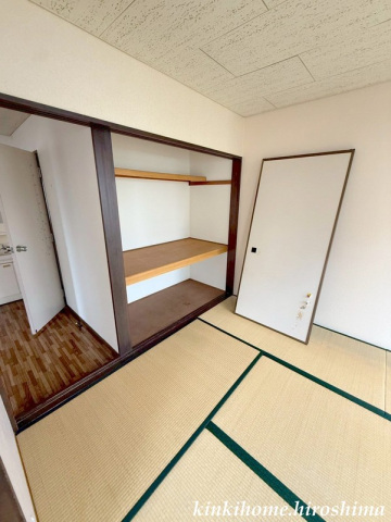 収納　写真は別号室となります。