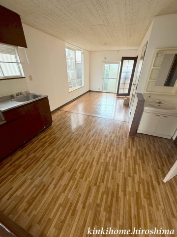 居室・リビング　写真は別号室となります。