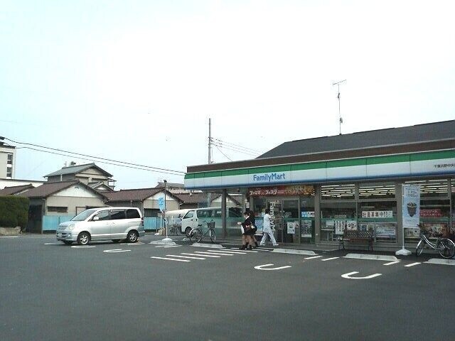コンビニ　ファミリーマート千葉浜野中央店（コンビニ）まで671m
