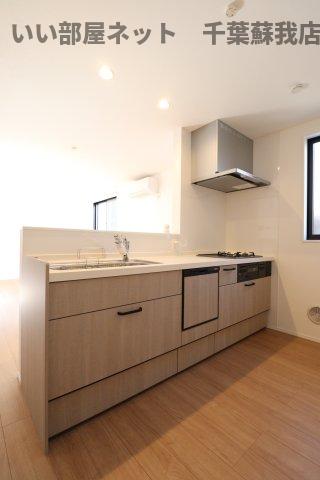 キッチン　コンパクトなキッチンで掃除もラクラク