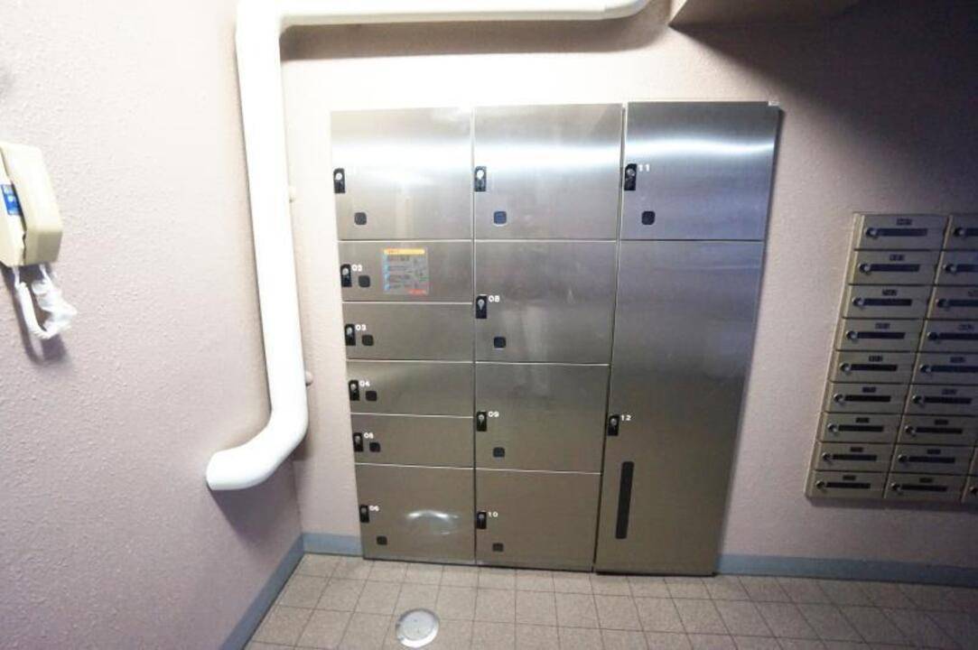 エントランス　宅配ボックス