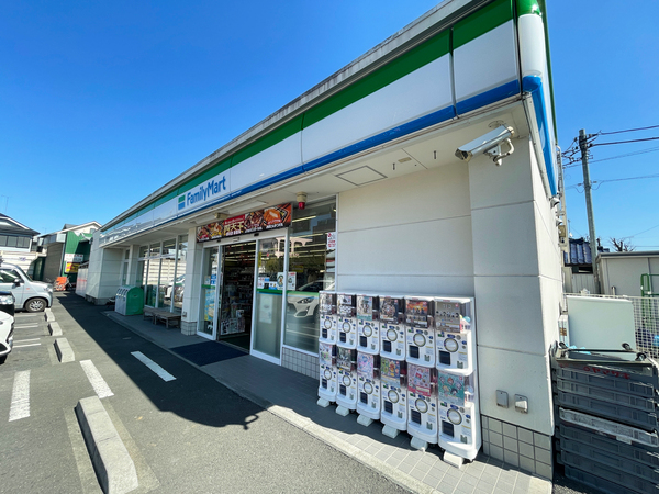 コンビニ　ファミリーマート（コンビニ）まで347m
