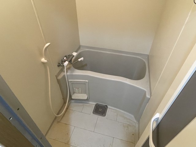 バス・シャワールーム　コンパクトで使いやすいお風呂です