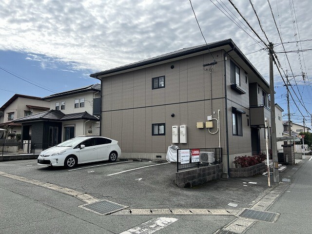 駐車場　駐車場２台目は軽限定となります