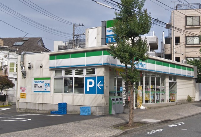 コンビニ　ファミリーマート（コンビニ）まで188m