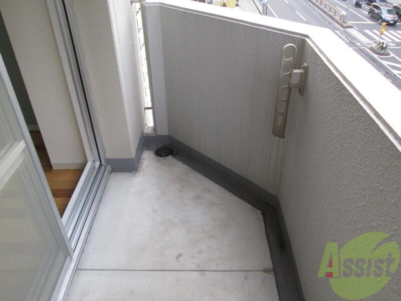 バルコニー　奥行きの広い大きなバルコニーです。