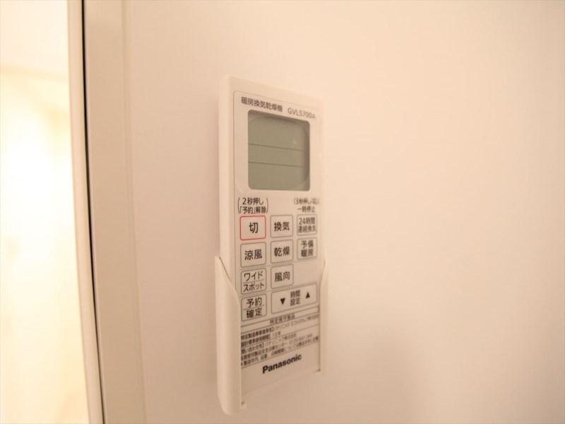 その他設備　浴室暖房乾燥機付き