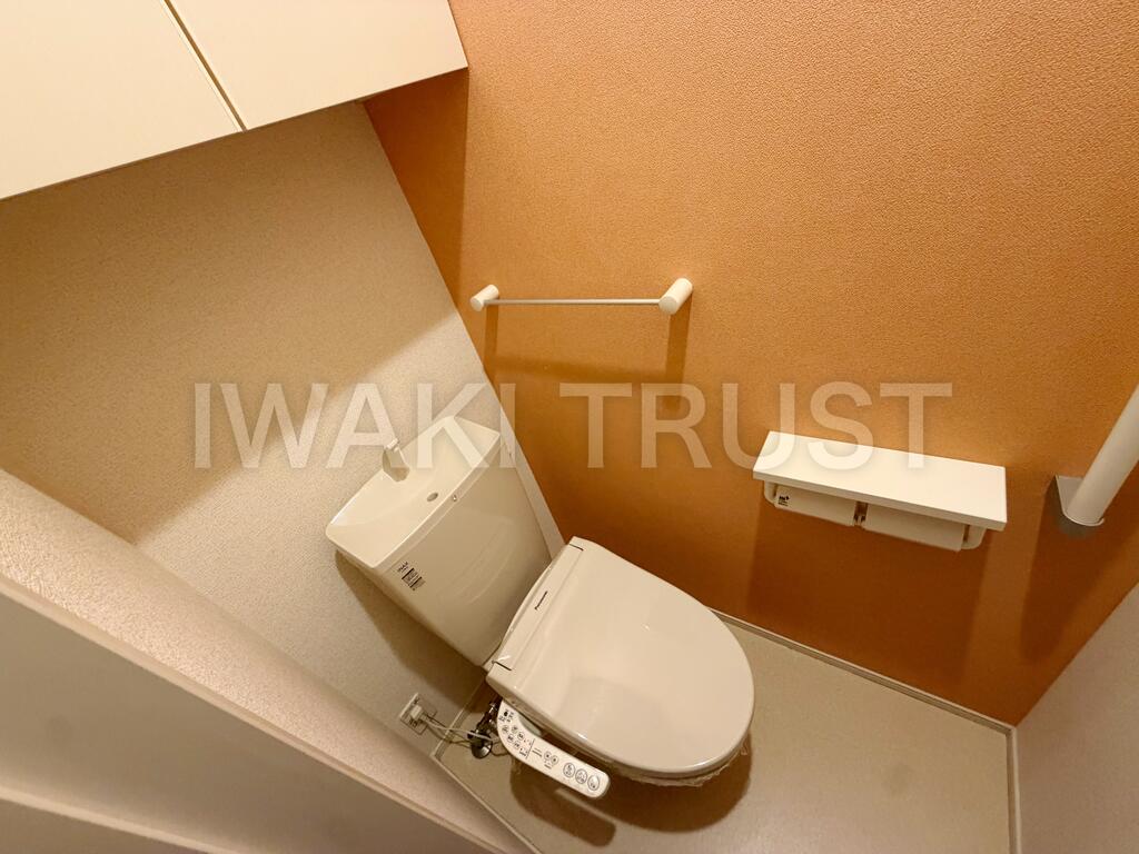 トイレ　トイレはシャワー付き洗浄便座で快適です