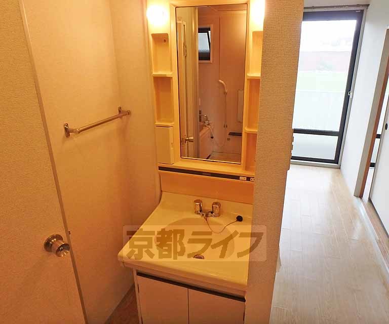 洗面設備　朝の支度はこちらでどうぞ