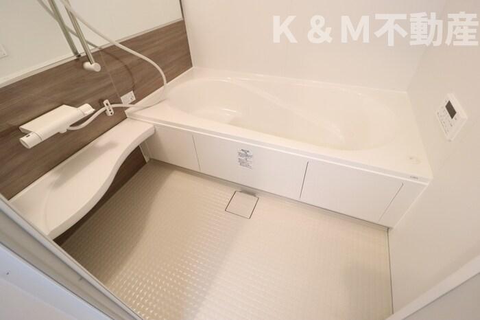 バス・シャワールーム　落ち着いた空間のお風呂です