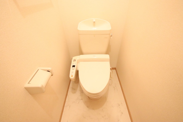 トイレ　※別室の参考写真の為、現況優先です。