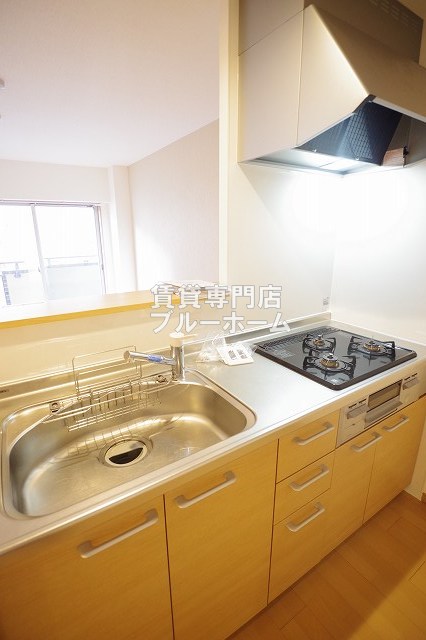 キッチン　3口コンロのカウンターキッチンです！