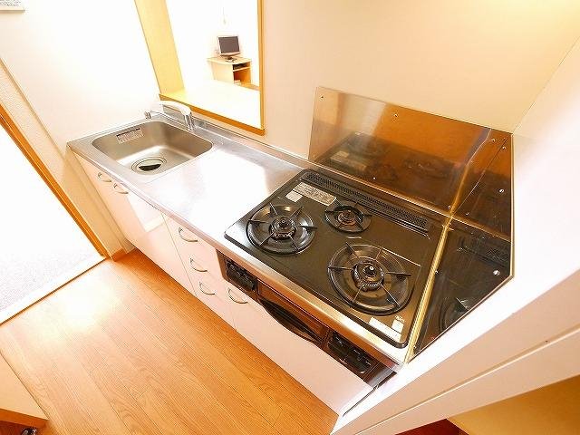 キッチン　コンパクトなキッチンで掃除もラクラク