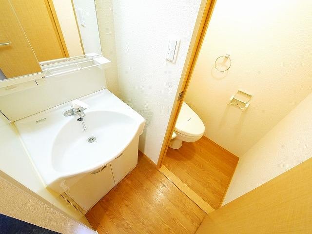 洗面設備　ゆったりとスペースのある洗面所