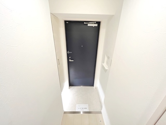 玄関　※写真は同型タイプ、現況優先。