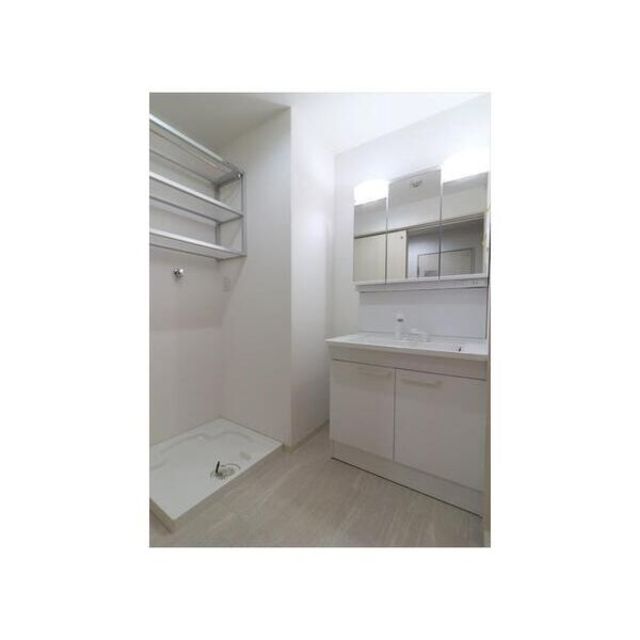 洗面設備　洗面脱衣所付き！独立洗面台が便利です♪♪