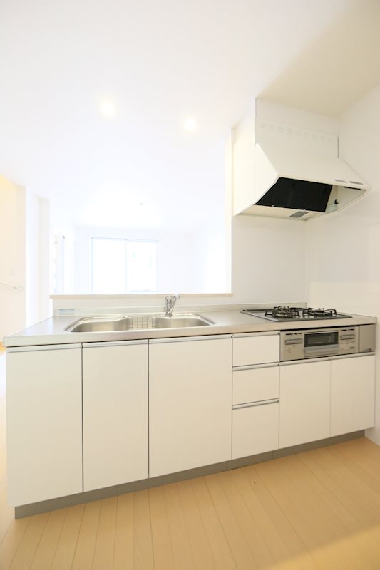 キッチン　システムキッチン・3口コンロ