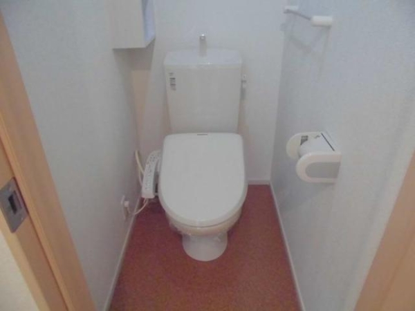 トイレ　温水シャワー付きトイレです