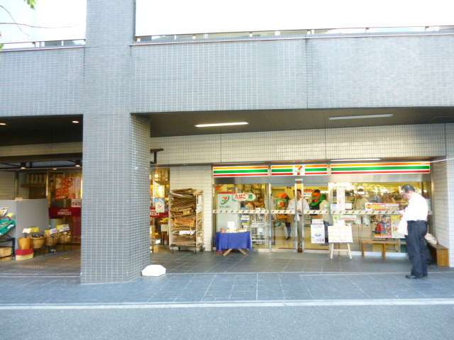 コンビニ　セブンイレブン（コンビニ）まで532m