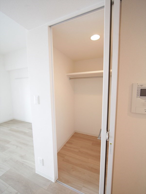 収納　ウォークインクローゼット（収納充実してます）