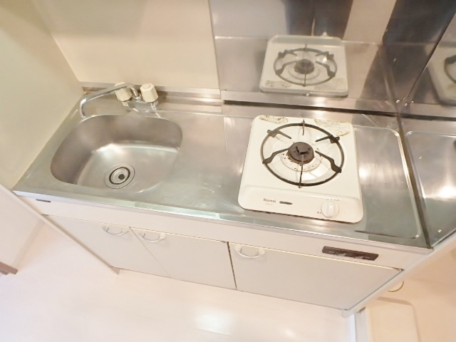 キッチン　同建物の別部屋の写真です。