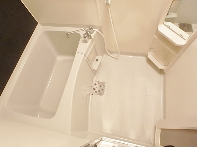 バス・シャワールーム　同建物の別部屋の写真です。