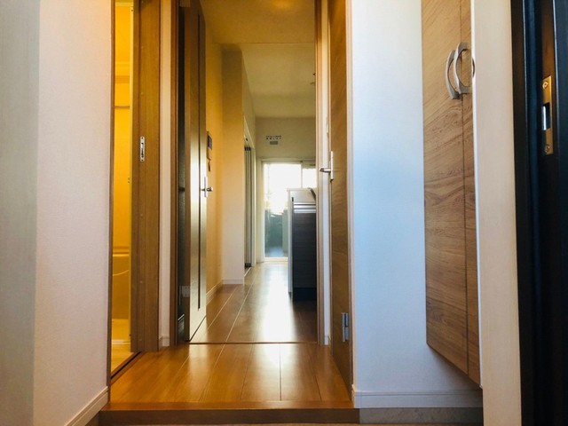 居室・リビング　【玄関】他部屋掲載・現況を優先致します。