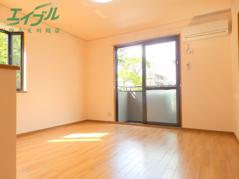 居室・リビング　同物件別室の画像です