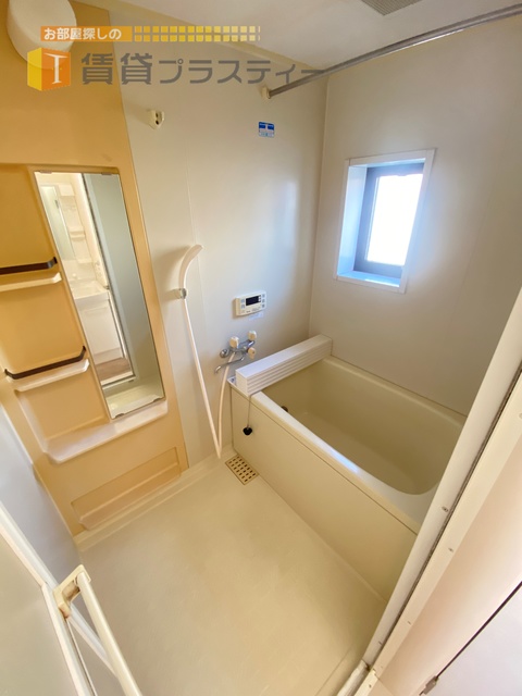 バス・シャワールーム　１日の疲れをバスルームでゆっくりと…。