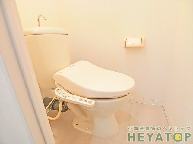 トイレ　温水洗浄便座