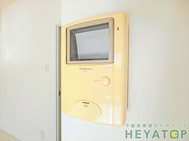 セキュリティ　不意の訪問もモニター付きドアホンで安心確認