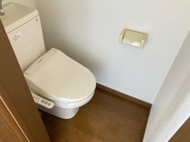 トイレ　温水洗浄便座