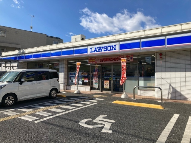 コンビニ　ローソン富士見鶴馬下郷店（コンビニ）まで220m