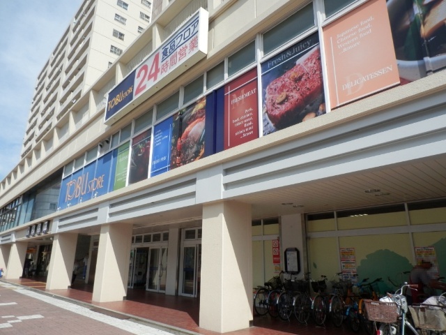 スーパー　東武ストア鶴瀬駅ビル店（スーパー）まで735m