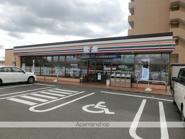 コンビニ　セブンイレブン（コンビニ）まで324m