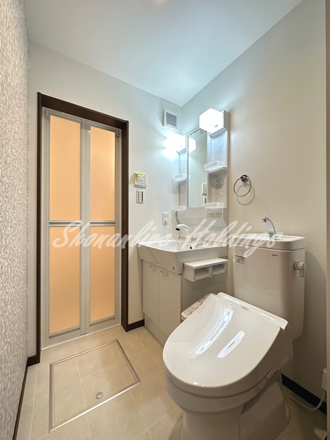 トイレ　温水洗浄便座付き