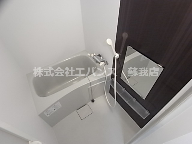 バス・シャワールーム　コンパクトで使いやすいお風呂です