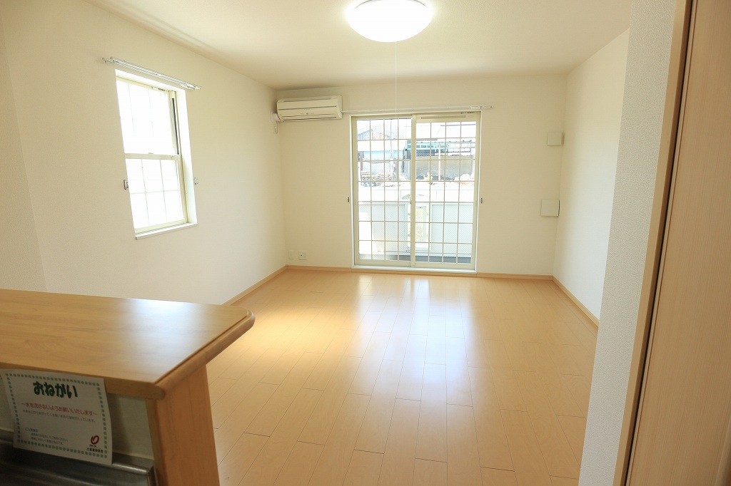 居室・リビング　写真は同型タイプです。