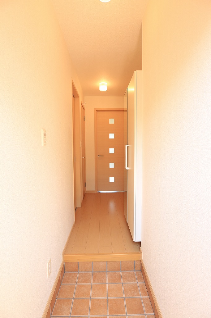 玄関　写真は同型タイプです。