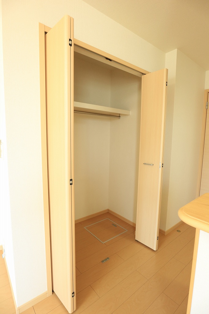 収納　写真は同型タイプです。