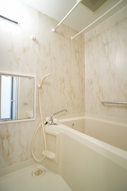 バス・シャワールーム　※反転タイプ、別室参照。現況を優先致します。