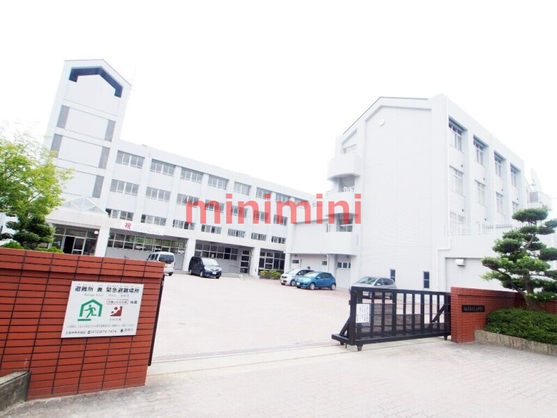 中学校　高槻市立阿武山中学校（中学校）まで1364m