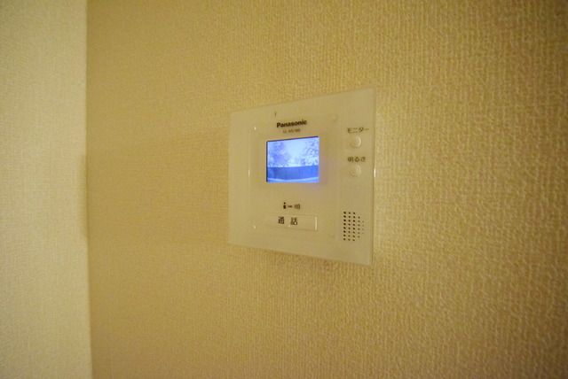 セキュリティ　★モニター付きインターホンで女性も安心★