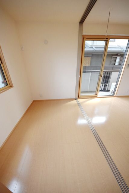 その他部屋・スペース　★ベッドルームにも窓があります★